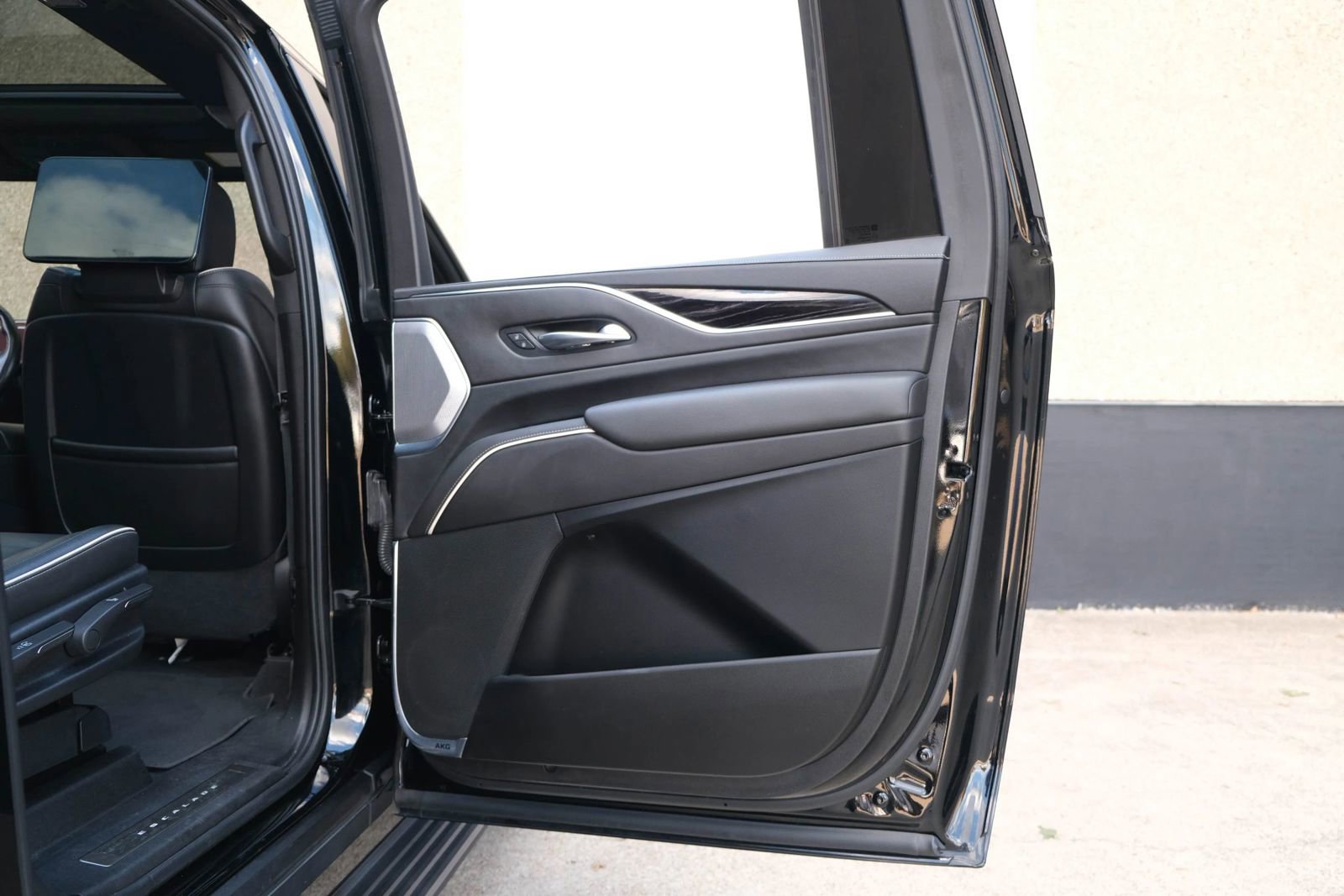 Used 2021 Cadillac Escalade ESV Sport w/ Driver Assist Tech Package RWD image 29