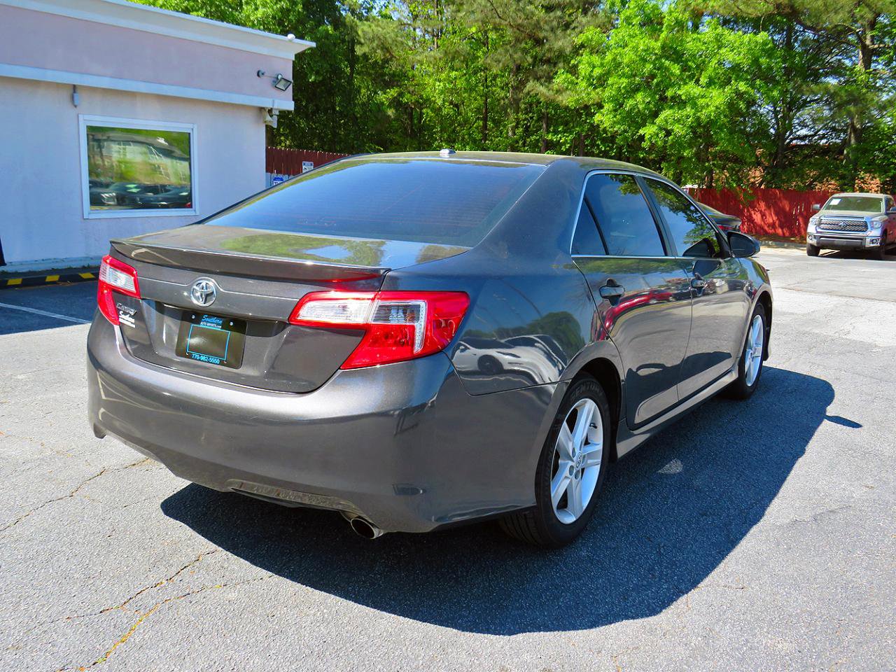Used 2012 Toyota Camry SE FWD image 7