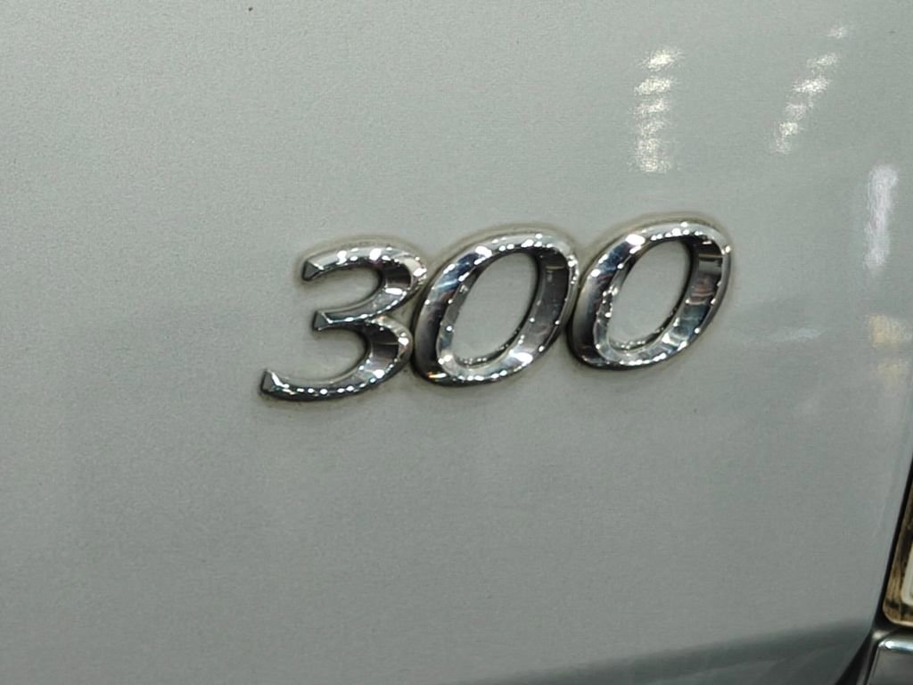 Used 2013 Chrysler 300 w/ Driver Convenience Group image 51