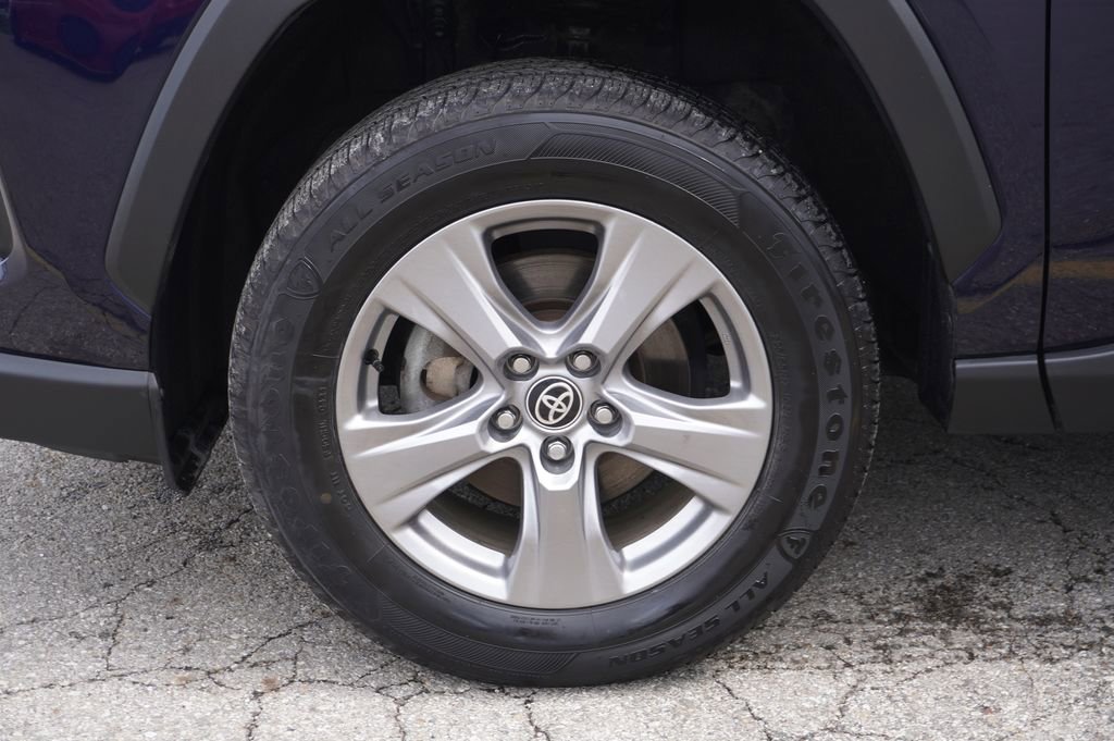 Used 2022 Toyota RAV4 XLE image 10