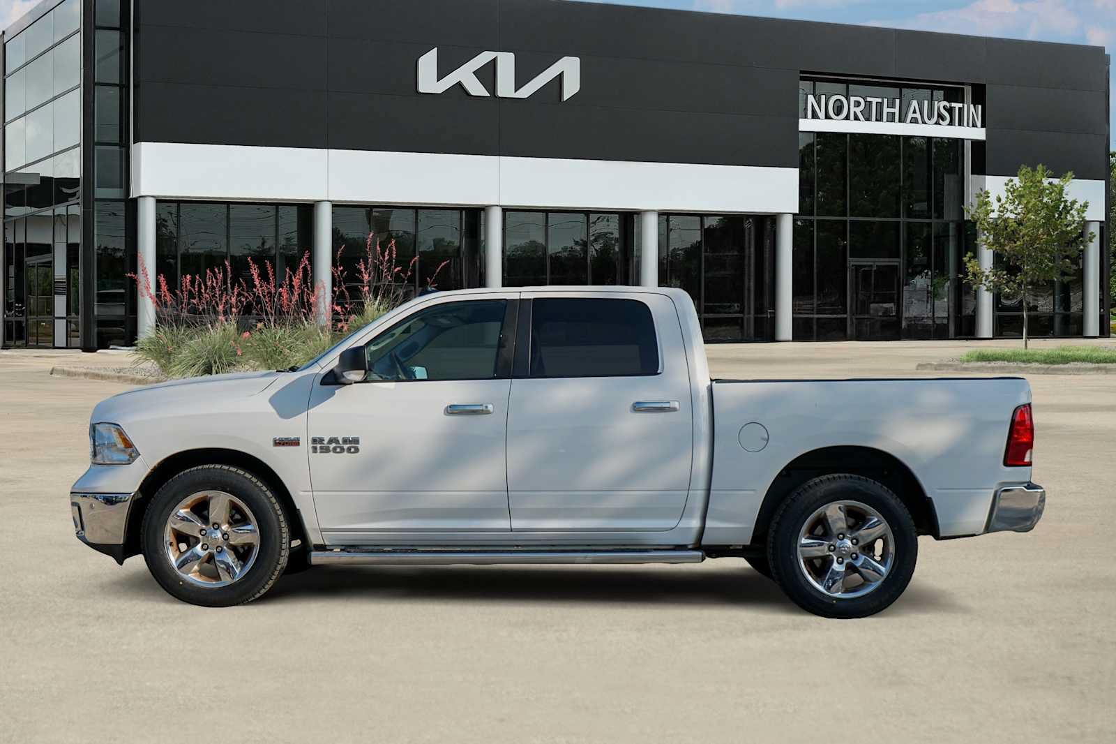 Used 2016 RAM 1500 Lone Star RWD image 2
