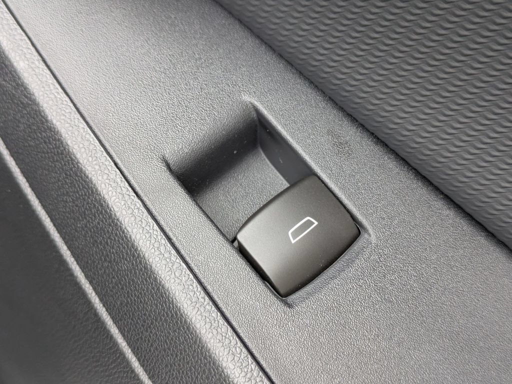 New 2026 Chevrolet Equinox LT w/ Safety and Technology Package FWD image 33