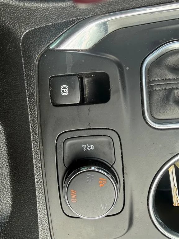 Used 2020 Chevrolet Traverse LS AWD/4WD image 19
