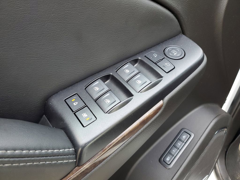 Used 2018 Chevrolet Suburban LT AWD/4WD image 15