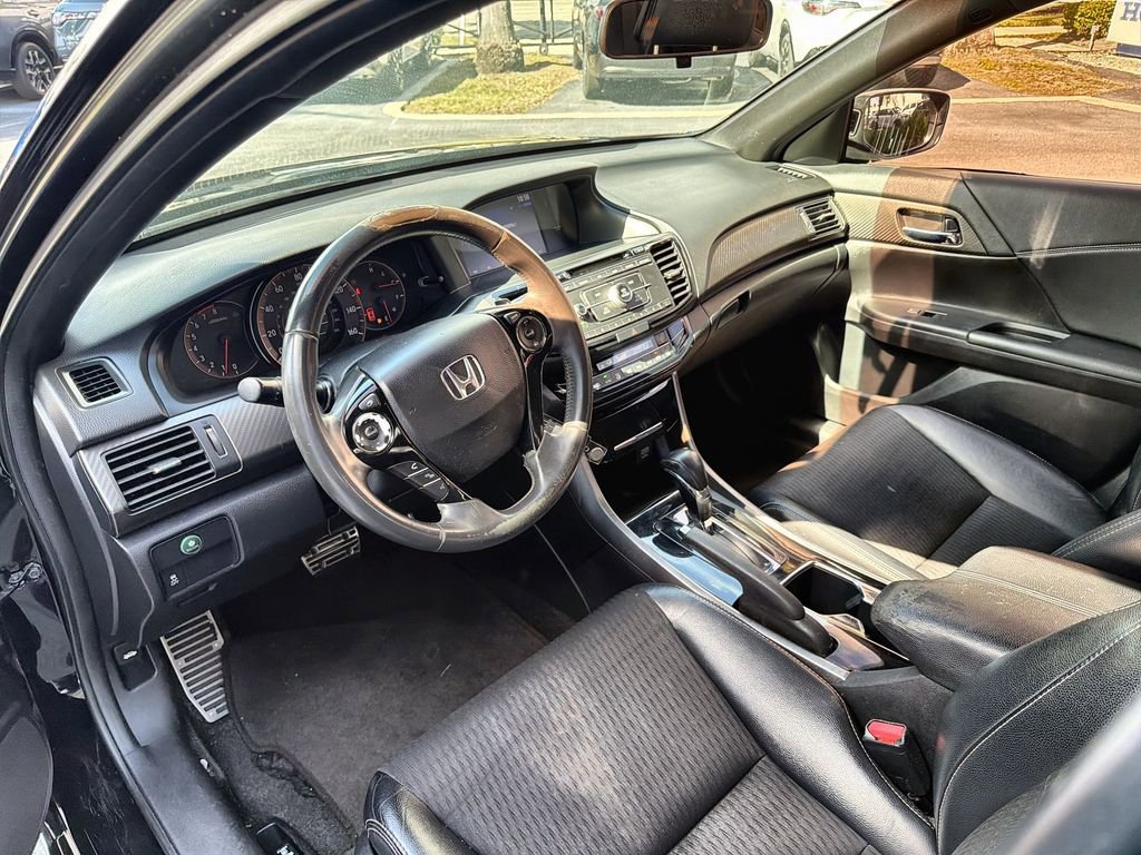 Used 2017 Honda Accord Sport image 23