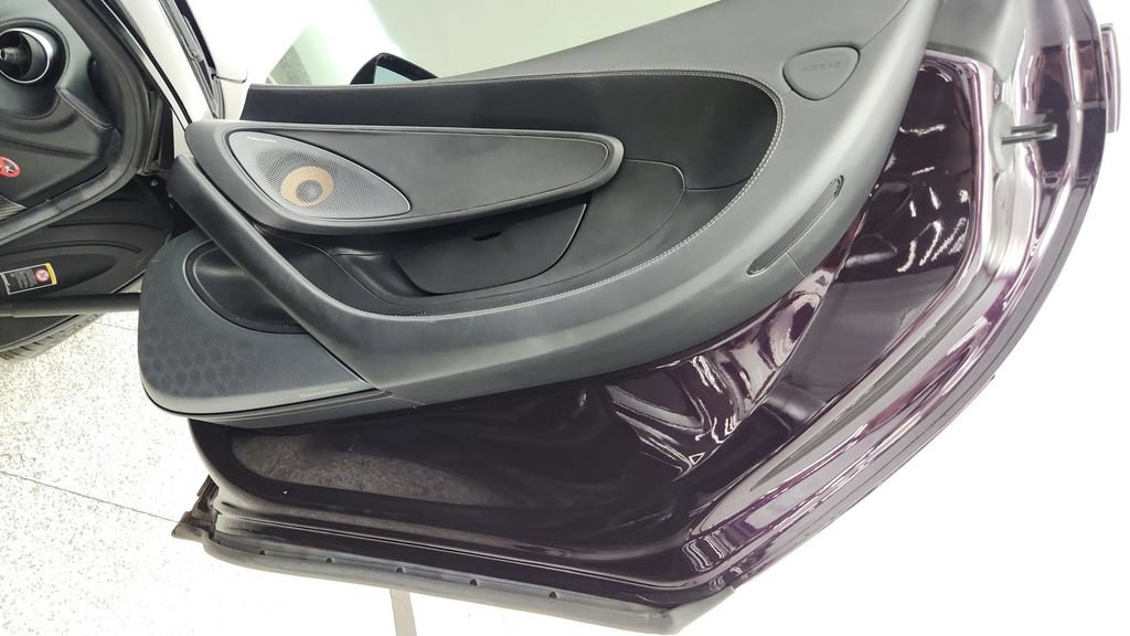 Used 2017 McLaren 570S RWD image 42