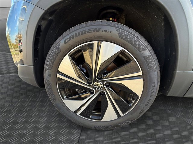 Certified 2024 Volkswagen Taos SE w/ Panoramic Sunroof Package image 9