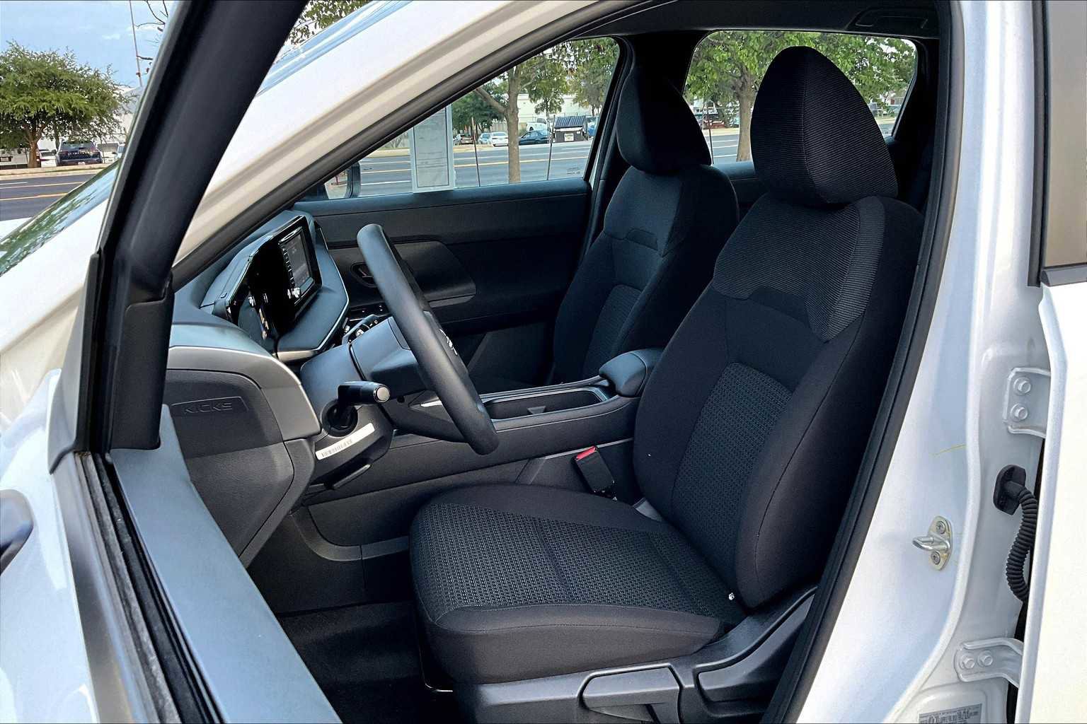 New 2025 Nissan Kicks S image 15