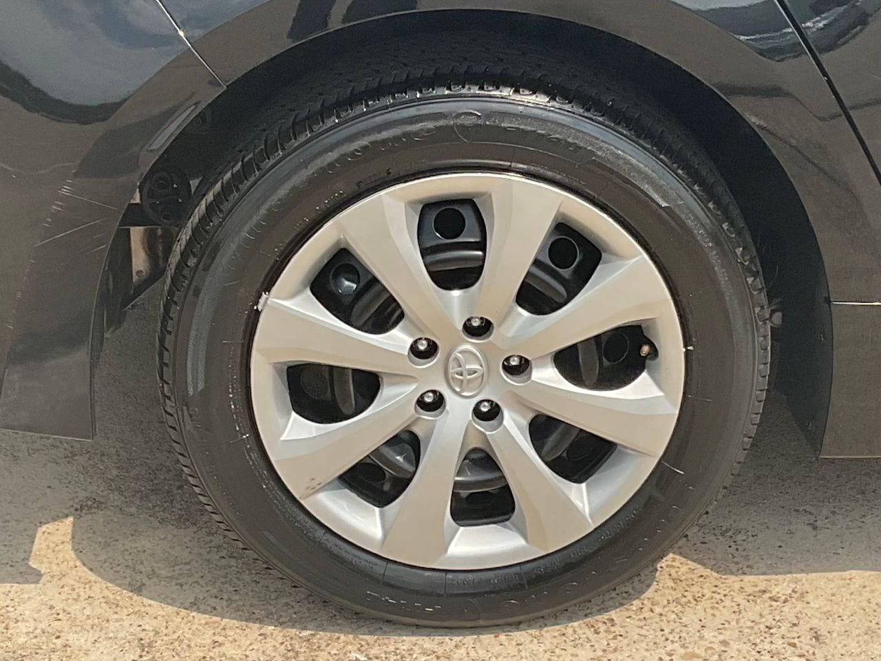 Used 2025 Toyota Corolla LE FWD image 7
