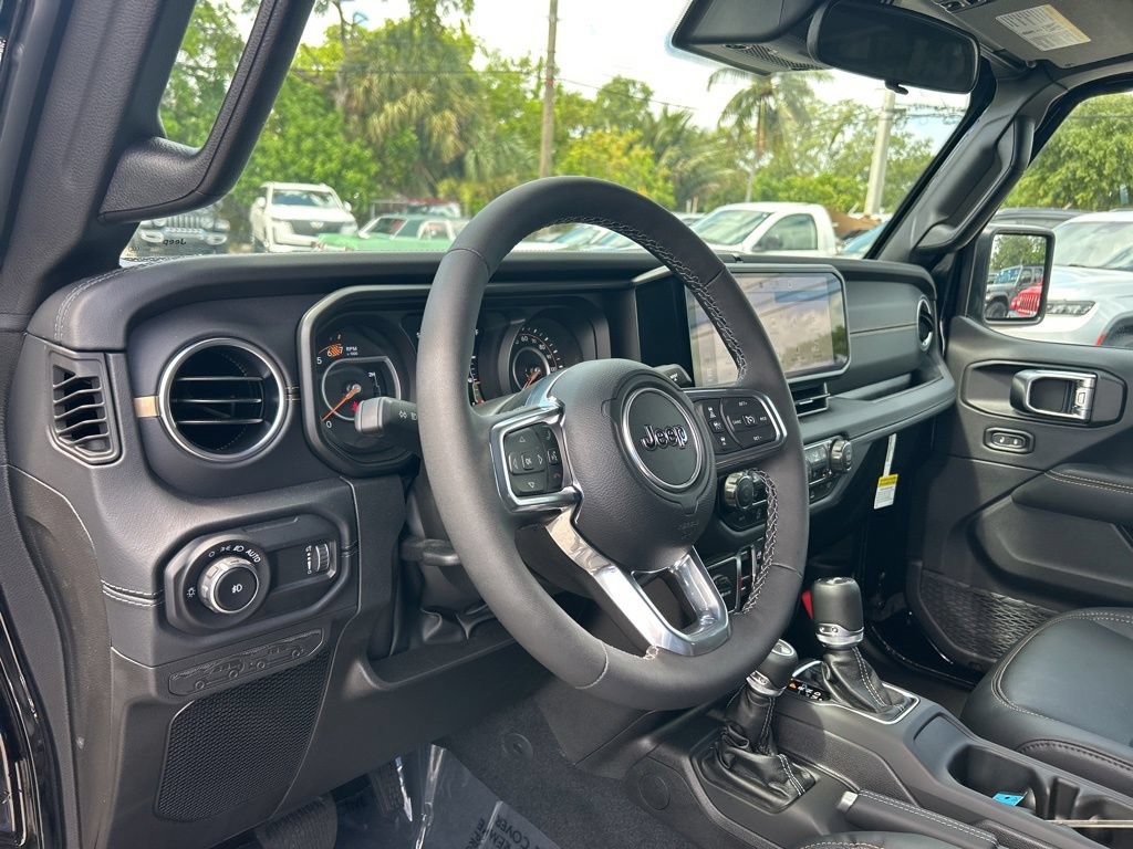 Used 2025 Jeep Wrangler Unlimited Sahara AWD/4WD image 10