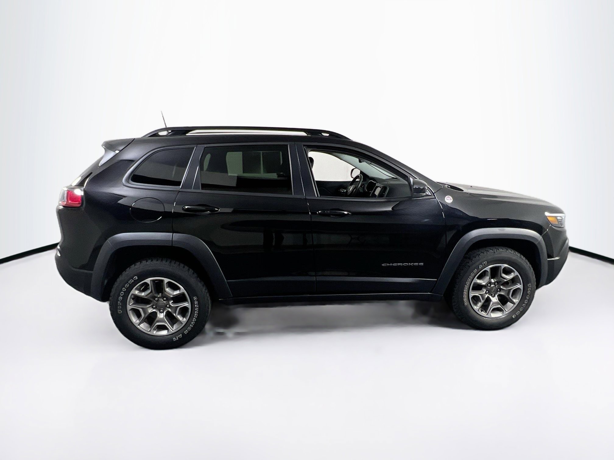 Used 2022 Jeep Cherokee Trailhawk image 4