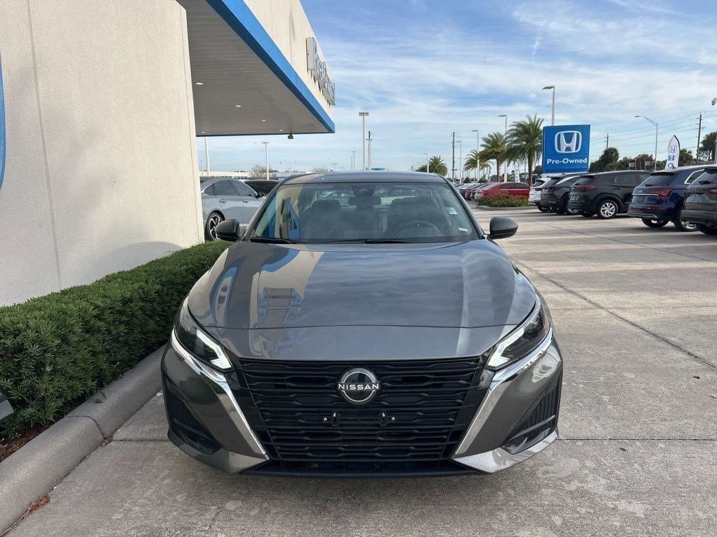 Used 2024 Nissan Altima 2.5 SV image 2