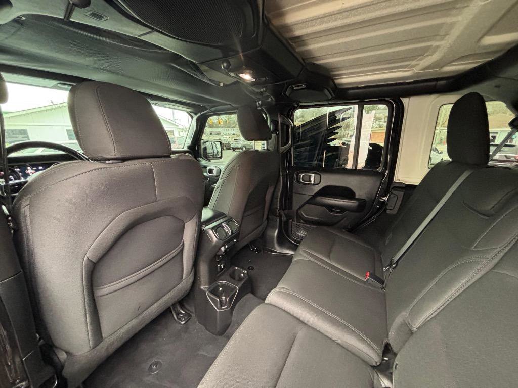 Used 2018 Jeep Wrangler Unlimited Sahara w/ Uconnect 4C Nav & Sound Group AWD/4WD image 23