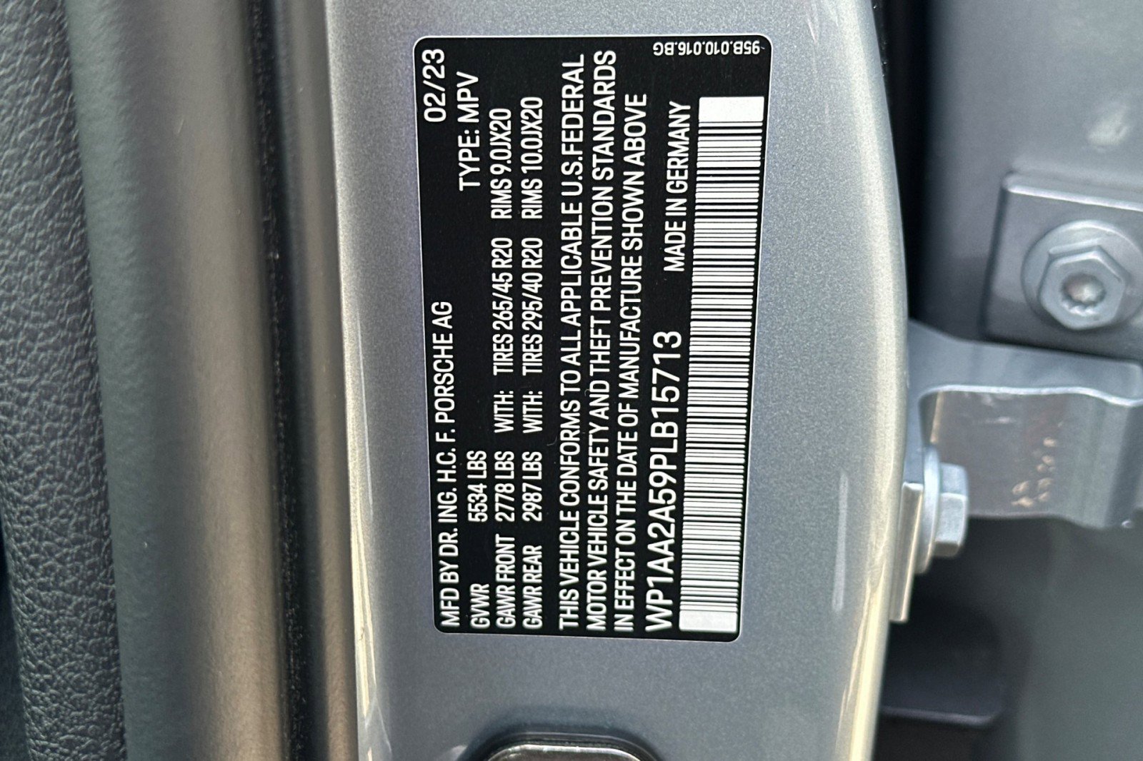 Certified 2023 Porsche Macan AWD/4WD image 29