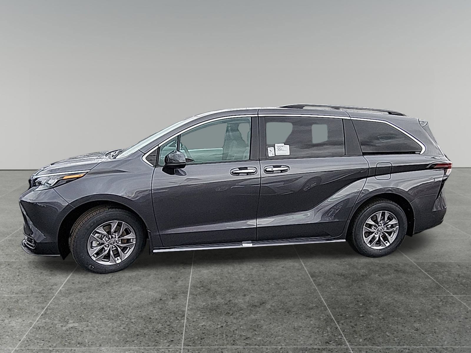 New 2025 Toyota Sienna XLE image 4