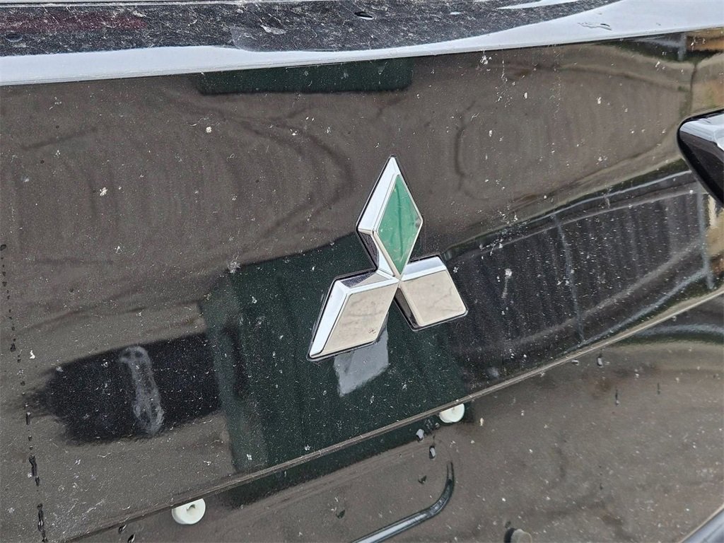 New 2025 Mitsubishi Outlander ES image 9