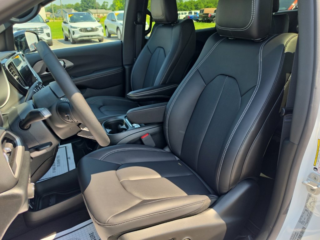 New 2027 Chrysler Pacifica LX FWD image 15