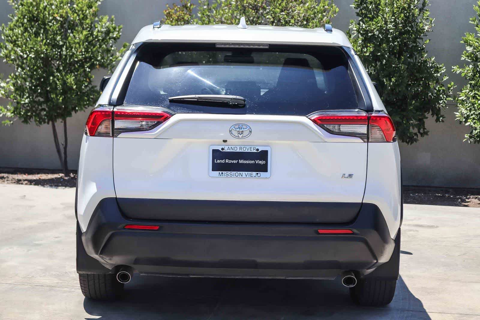 Used 2021 Toyota RAV4 LE FWD image 5
