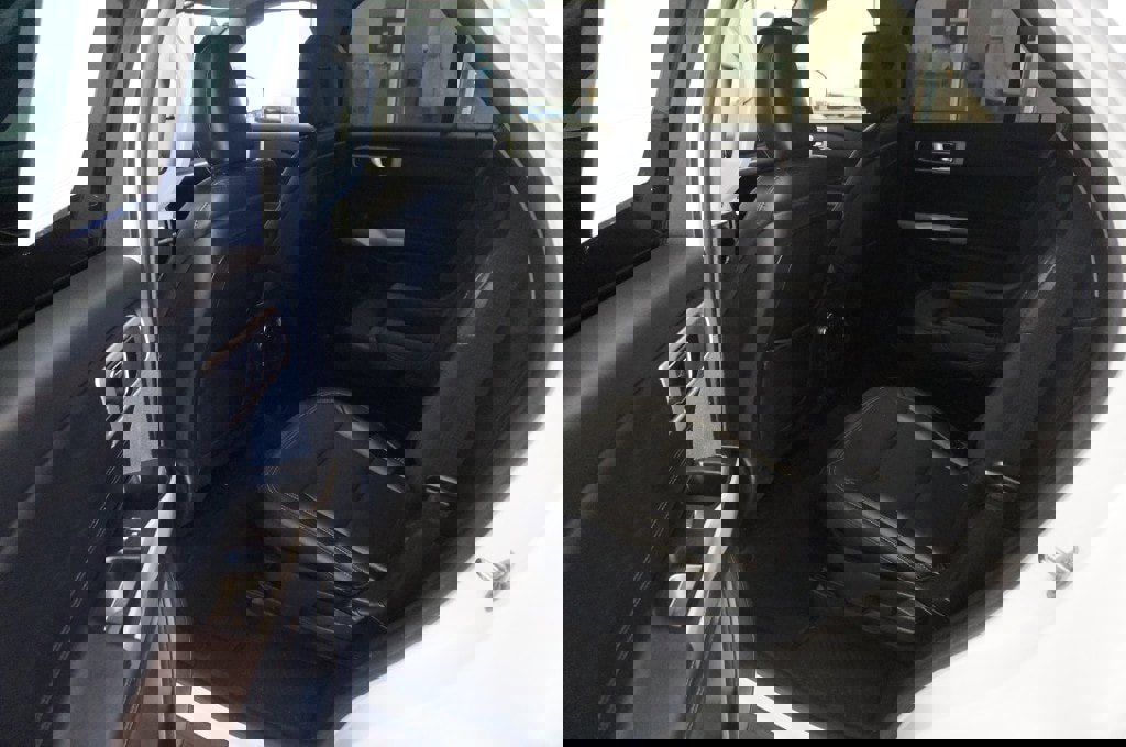 Used 2020 Ford Explorer XLT w/ Equipment Group 202A AWD/4WD image 7