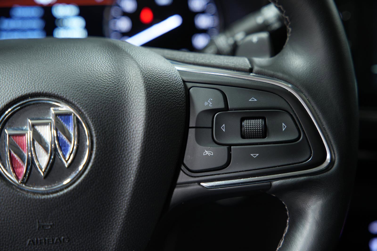 Used 2023 Buick Envision Avenir image 40