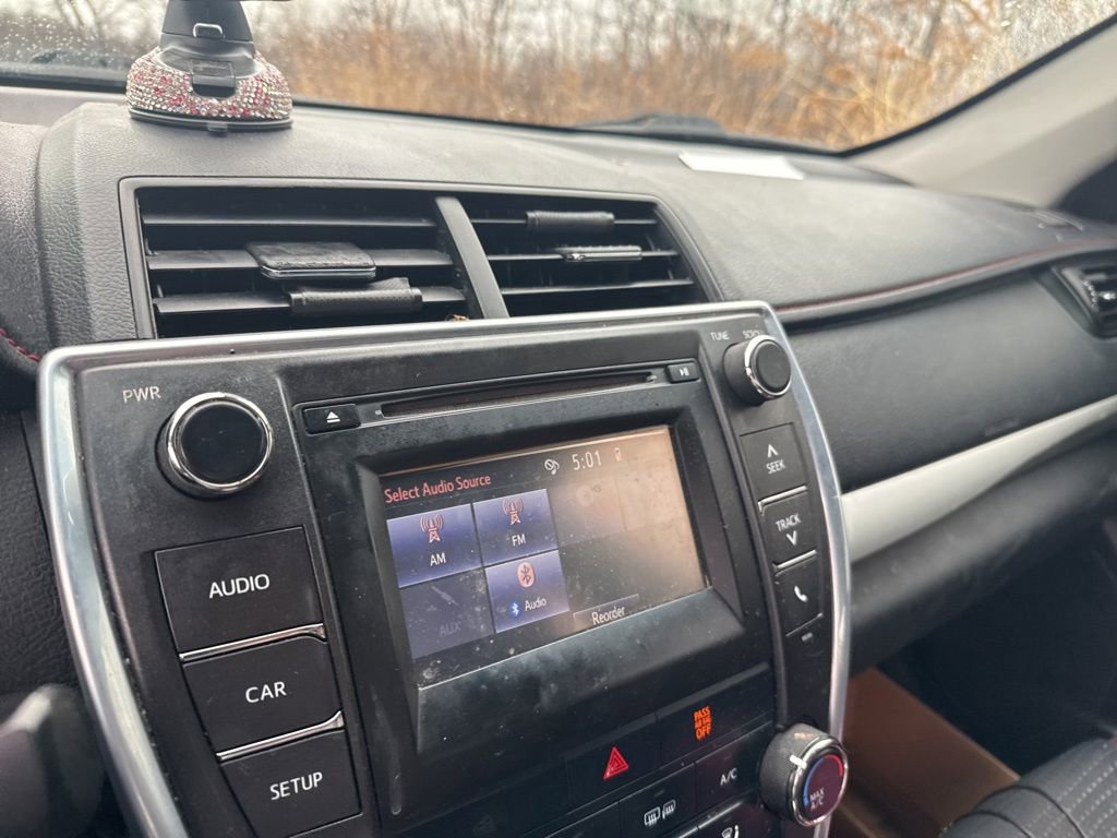 Used 2015 Toyota Camry SE FWD image 6