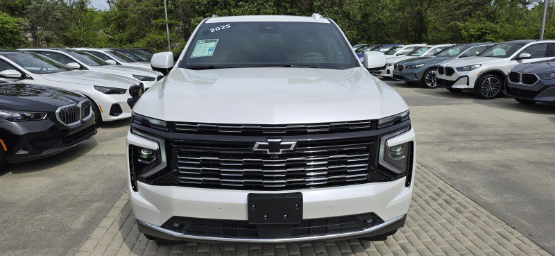 Used 2025 Chevrolet Tahoe High Country RWD image 2
