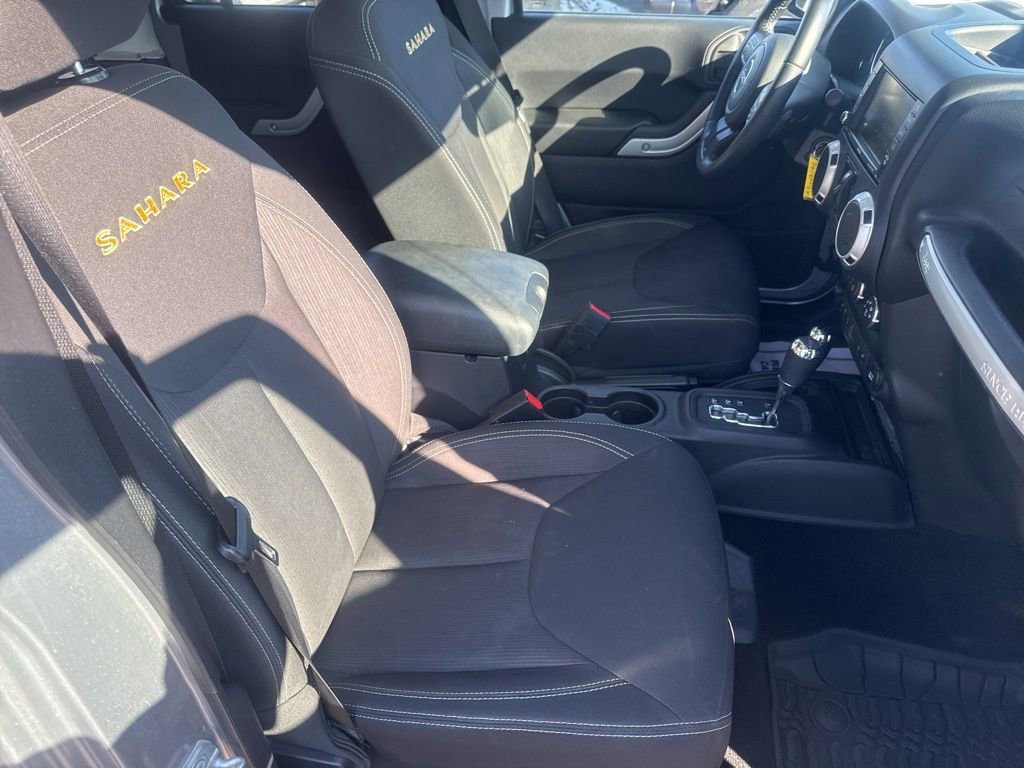 Used 2016 Jeep Wrangler Unlimited Sahara image 53