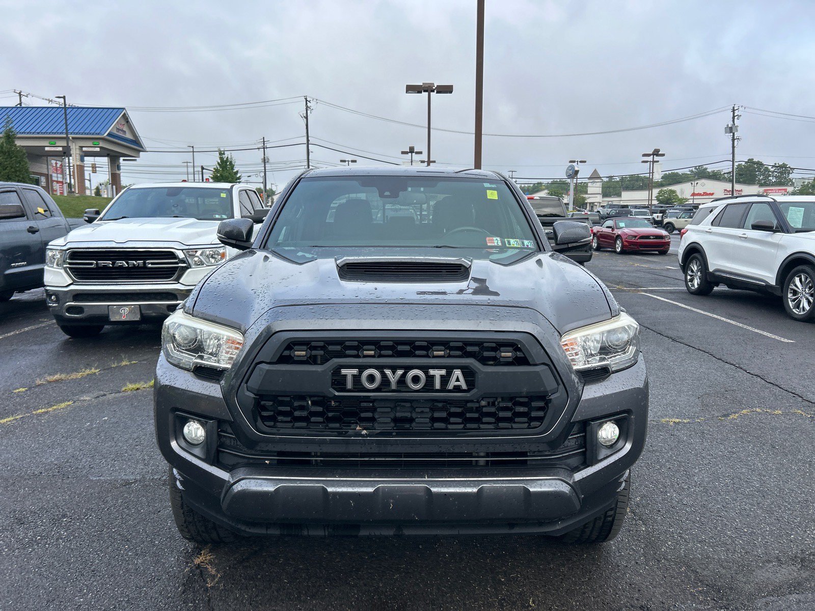 Used 2018 Toyota Tacoma TRD Sport AWD/4WD image 2