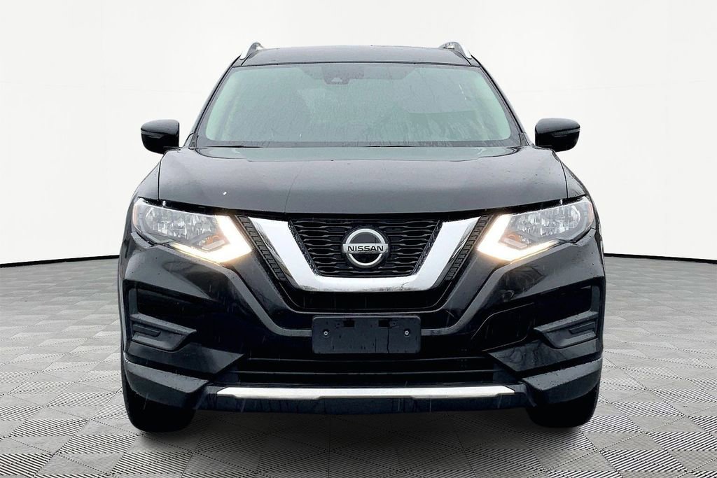 Used 2020 Nissan Rogue SV image 2