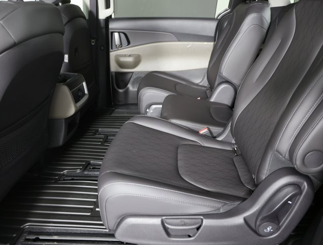 New 2026 Kia Carnival EX image 11