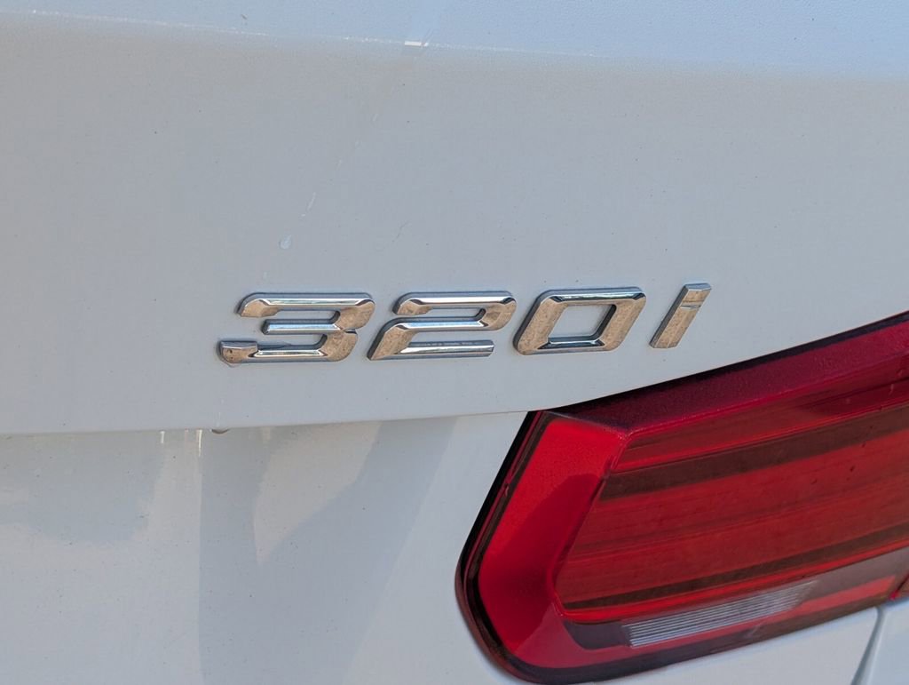 Used 2018 BMW 320i Sedan image 16