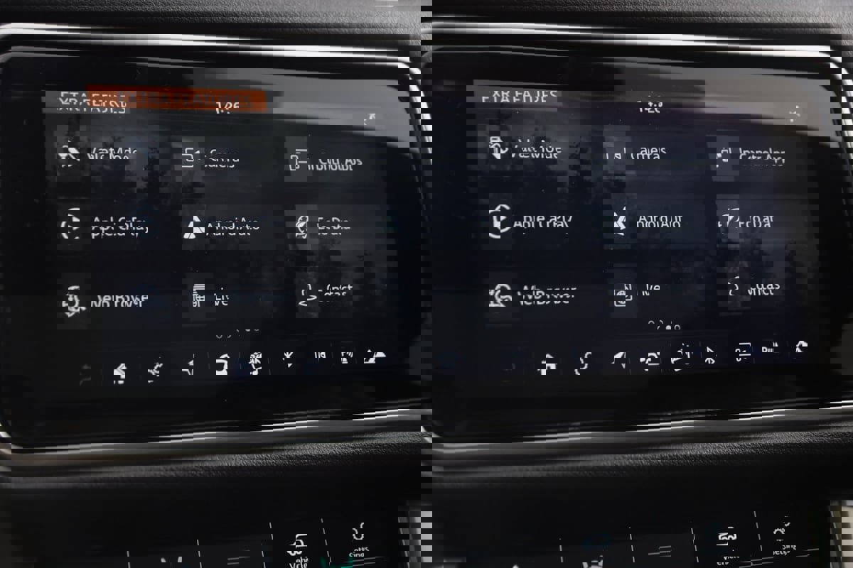 Used 2018 Land Rover Range Rover Sport HSE image 32