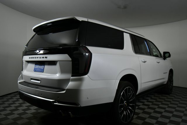 Certified 2025 Chevrolet Suburban High Country image 11