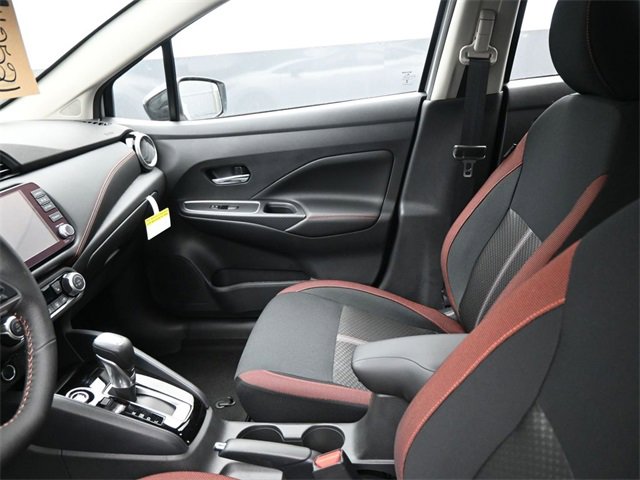 New 2025 Nissan Versa SR w/ Trunk Package image 18
