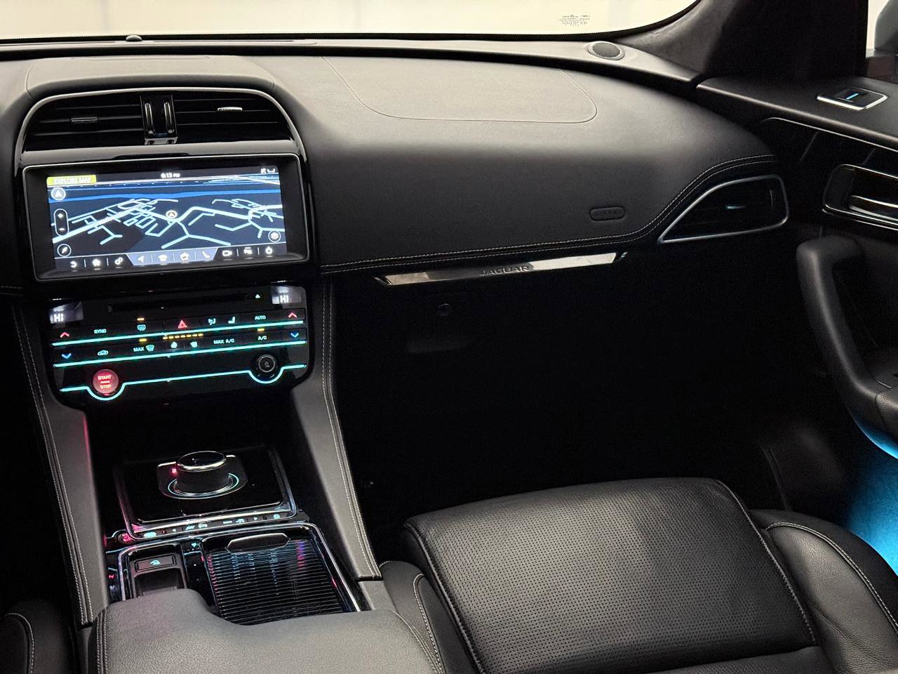 Used 2019 Jaguar F-PACE R-Sport image 32