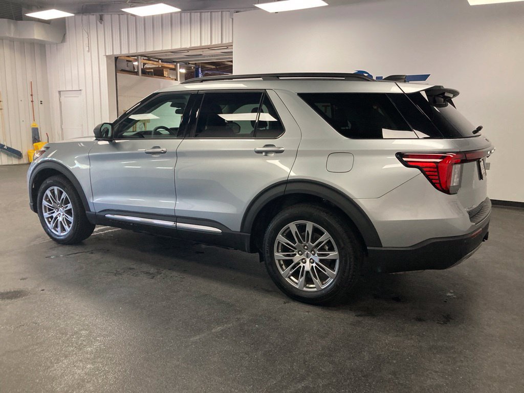 Used 2025 Ford Explorer Active w/ Active Comfort Package AWD/4WD image 7