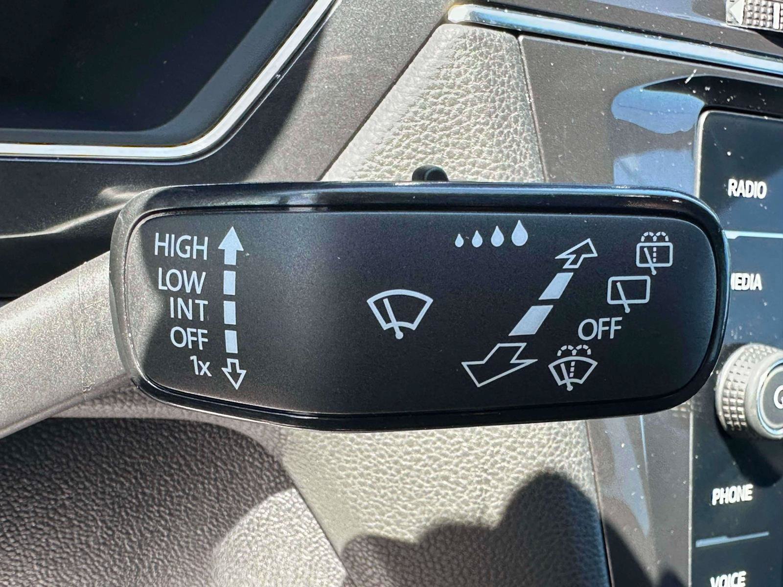 Certified 2023 Volkswagen Tiguan SEL R-Line AWD/4WD image 22