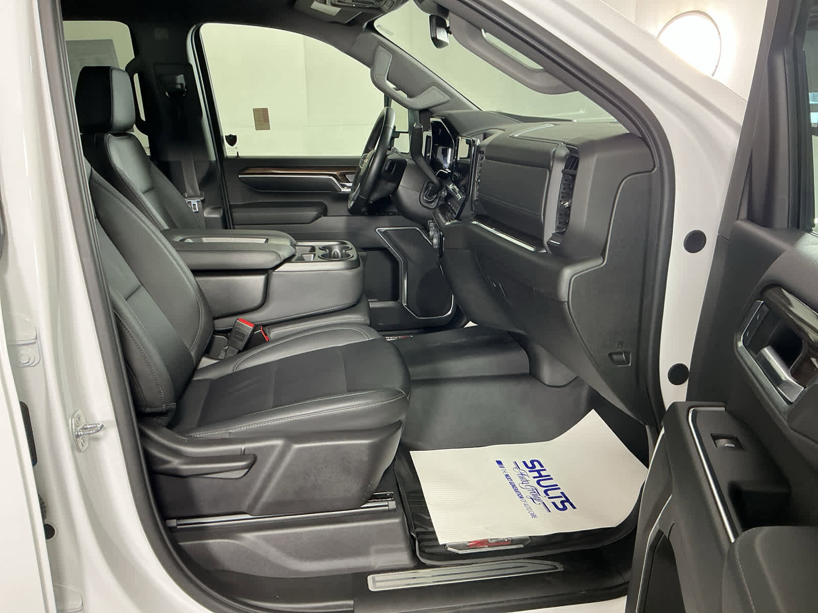 Used 2024 Chevrolet Silverado 3500 LT w/ Convenience Package image 10