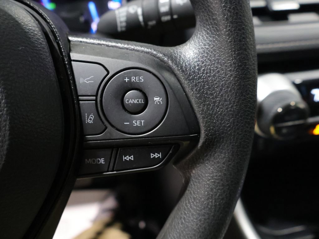 Used 2025 Toyota RAV4 XLE AWD/4WD image 29