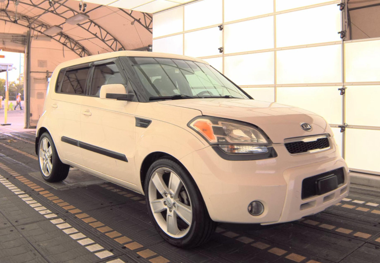Used 2011 Kia Soul ! image 6