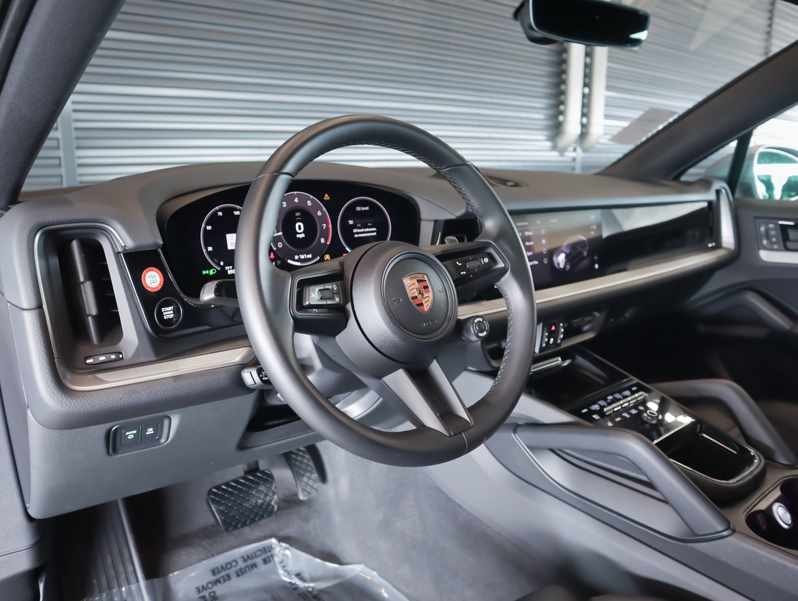 Certified 2025 Porsche Cayenne Coupe image 4