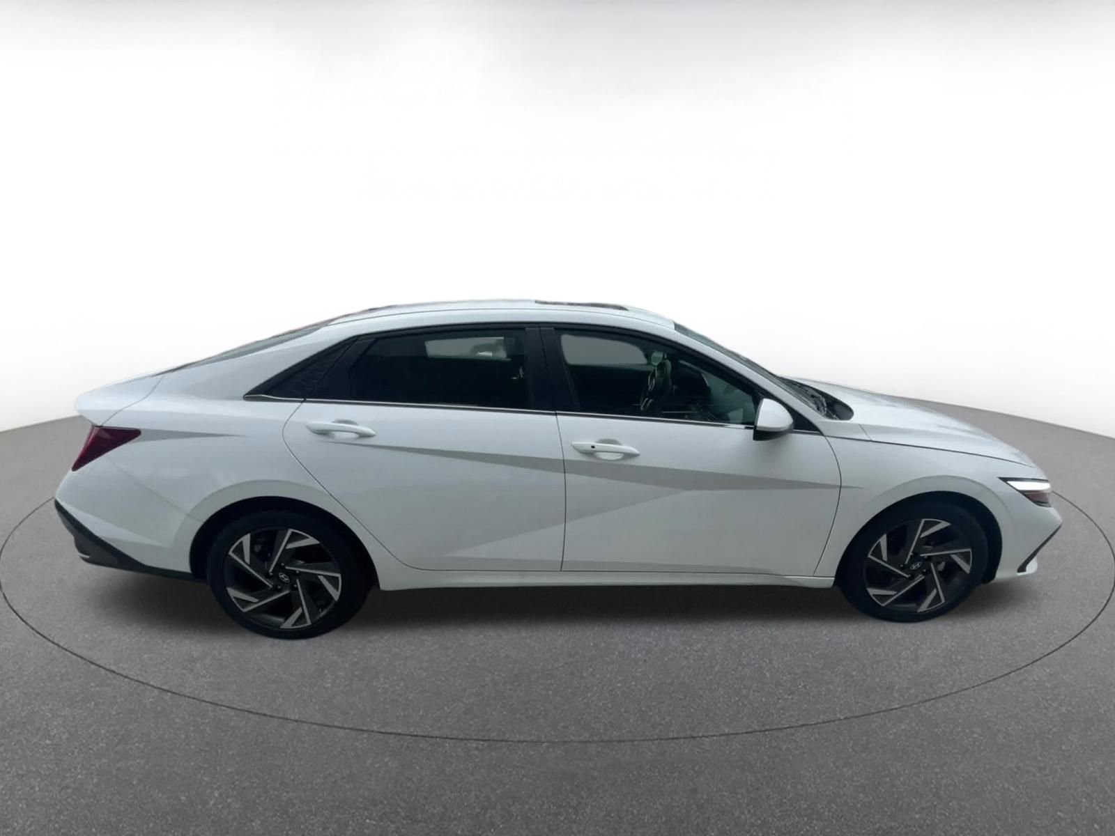Used 2025 Hyundai Elantra SEL FWD image 16