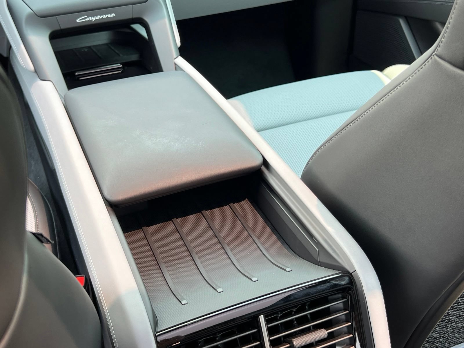 New 2026 Porsche Cayenne Electric AWD/4WD image 35