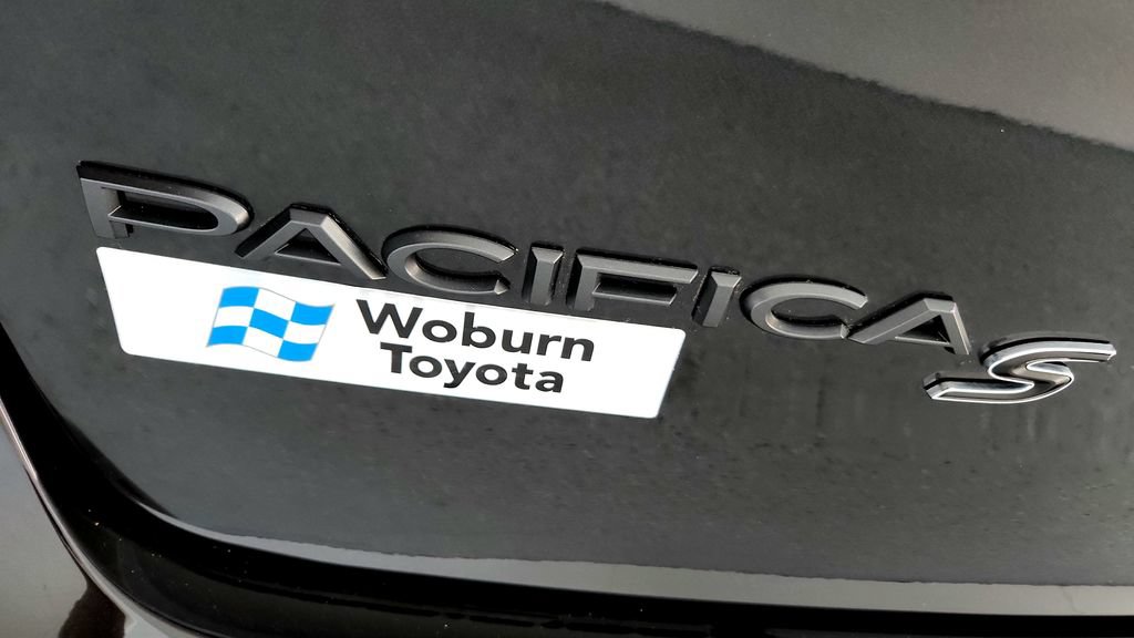 Used 2023 Chrysler Pacifica Limited w/ Uconnect Theater Family Group AWD/4WD image 13