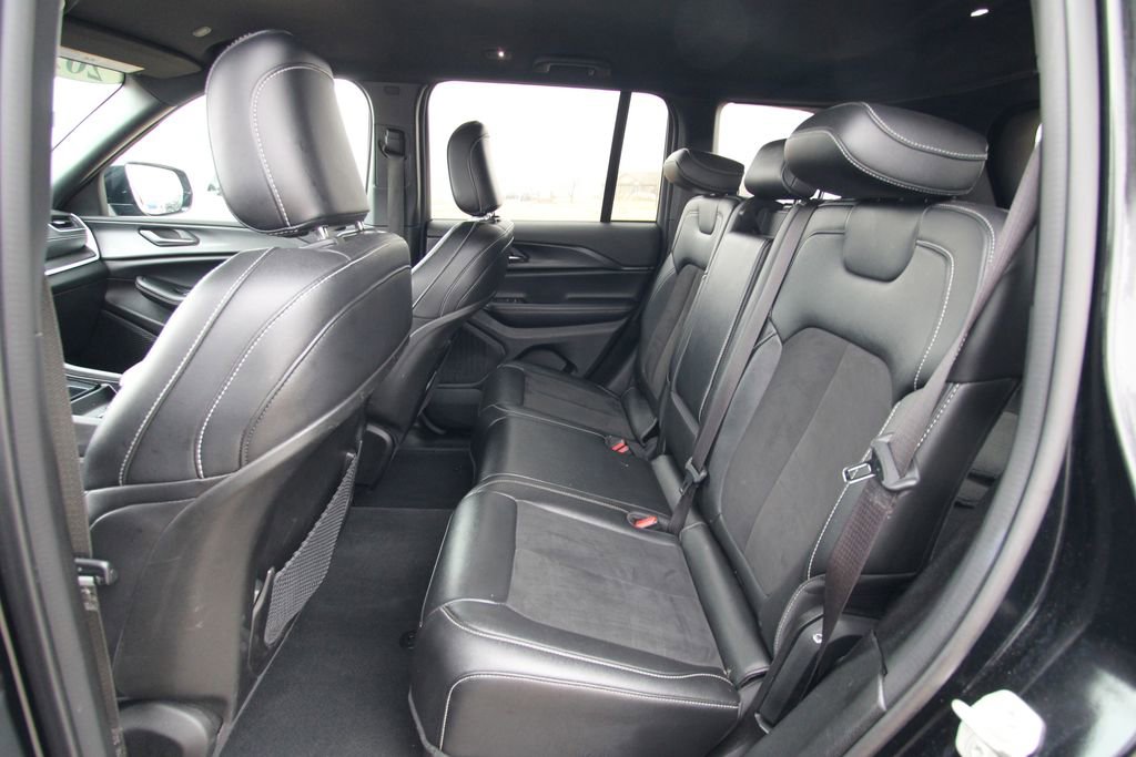 Used 2024 Jeep Grand Cherokee Altitude image 7