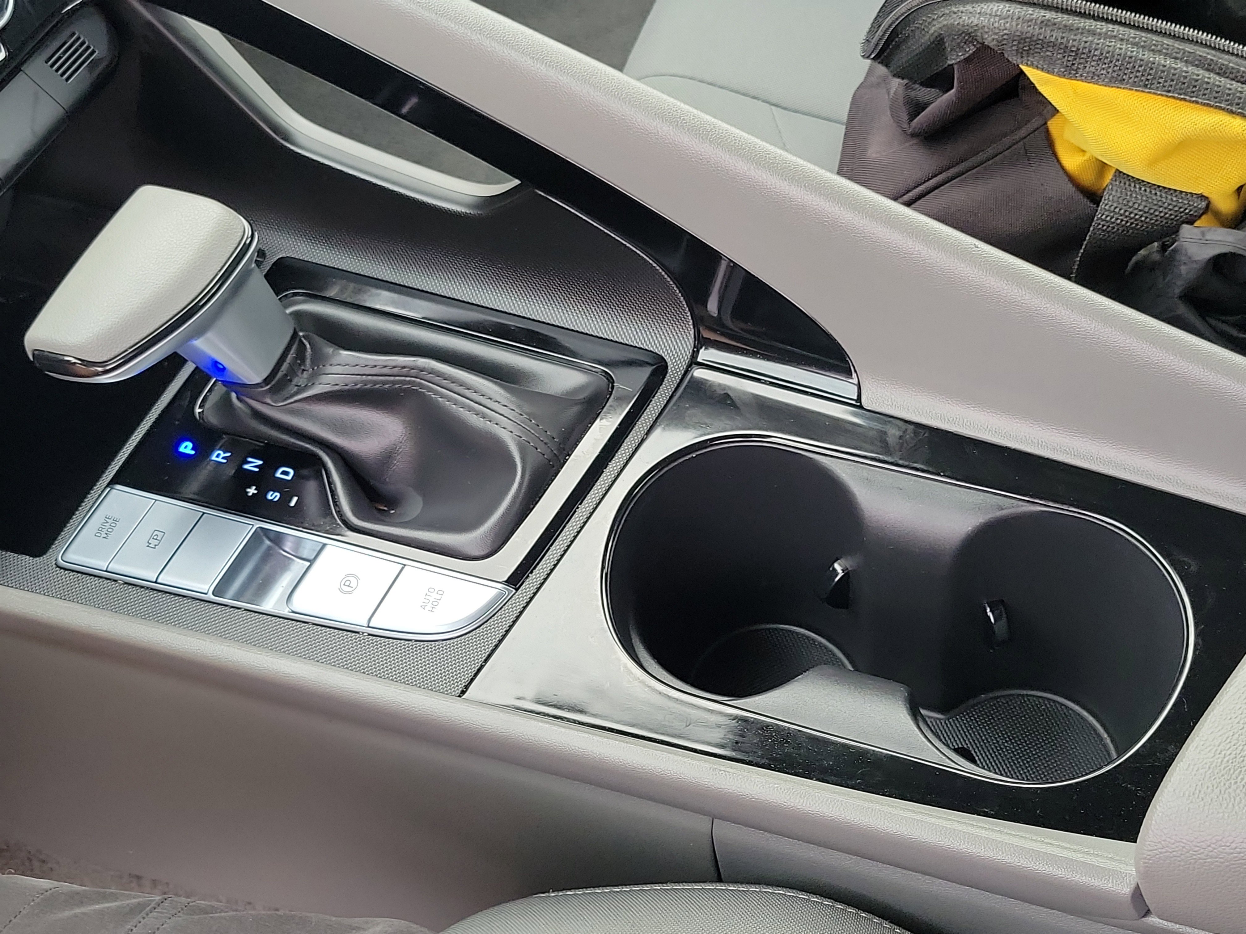 Certified 2025 Hyundai Elantra Hybrid FWD image 12