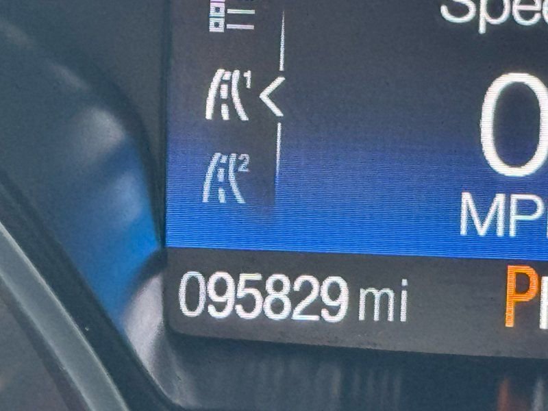 Used 2017 Ford Escape SE FWD image 9