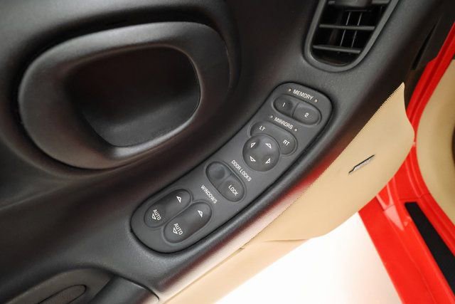 Used 2000 Chevrolet Corvette Convertible w/ Performance Handling Pkg image 8