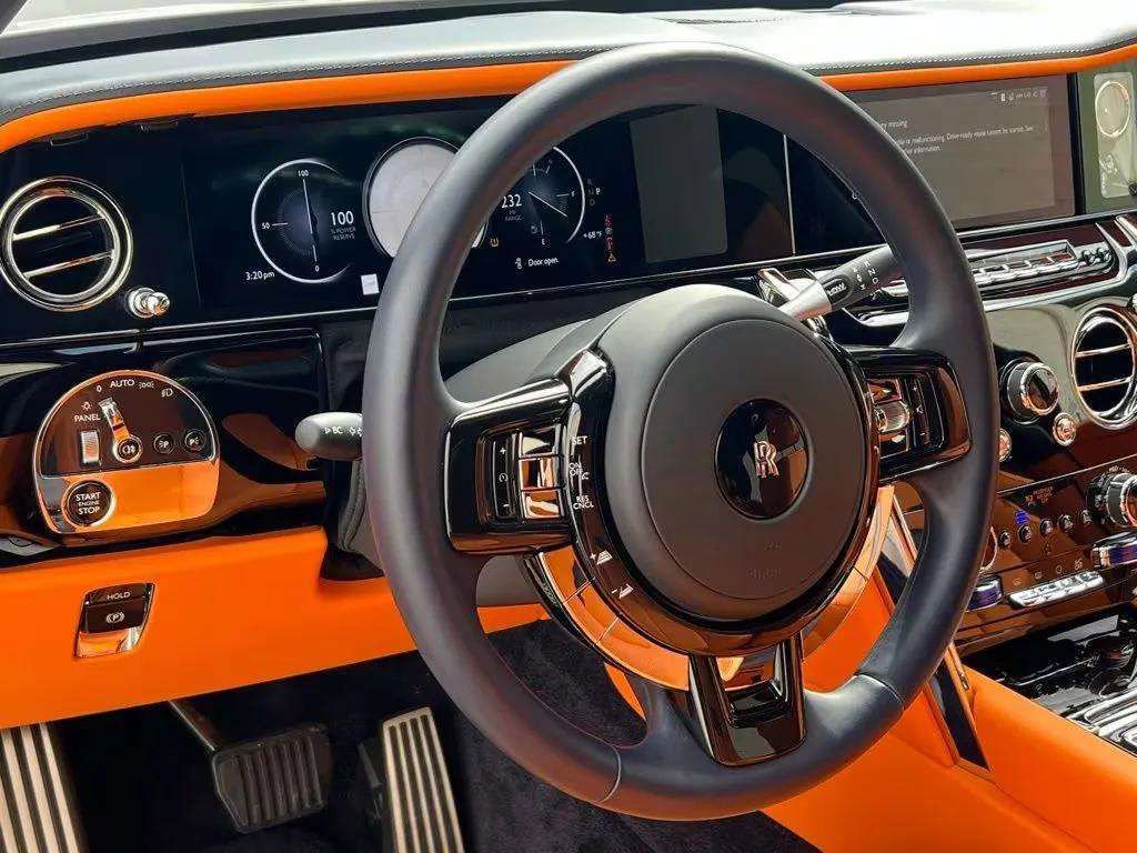 Used 2025 Rolls-Royce Cullinan image 27