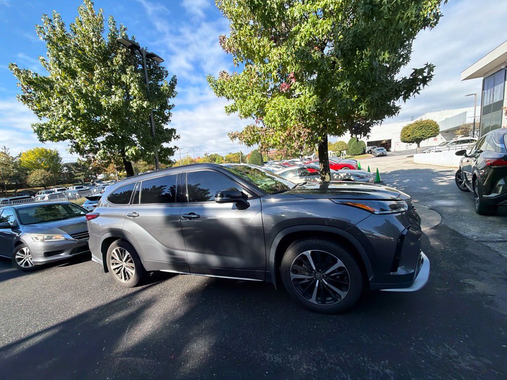 Used 2022 Toyota Highlander XSE AWD/4WD image 5